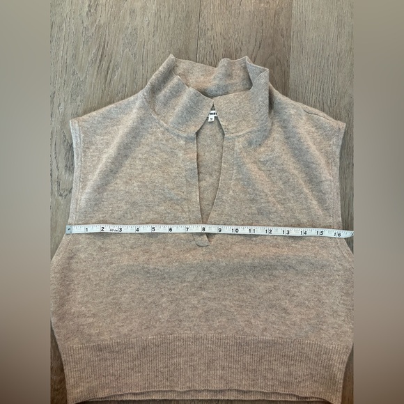 Reformation gezim collared sweater vest in oatmeal - Picture 9 of 9